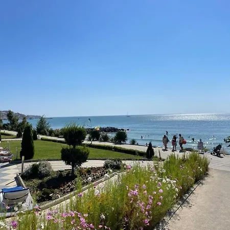 Sun Wave Sea And Pool View