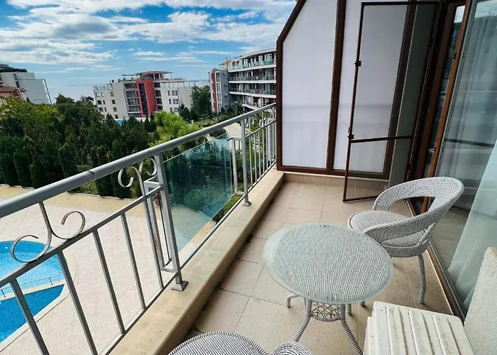 Apartment Sun Wave Sea And Pool View